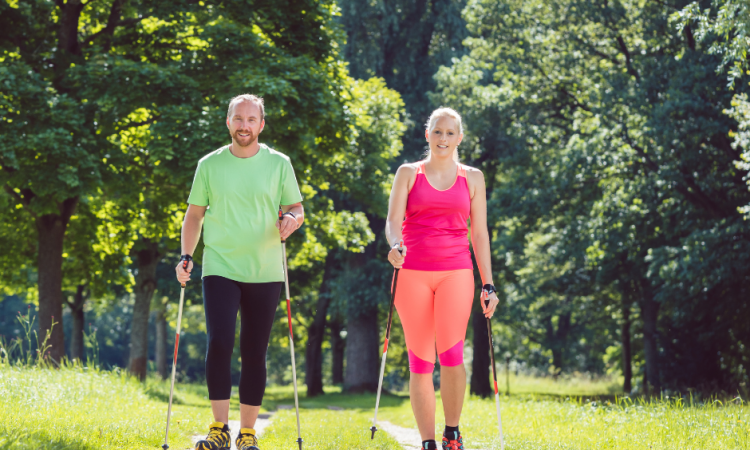 10 DOBRÝCH DÔVODOV, PREČO BY STE MALI ROBIŤ NORDIC WALKING 