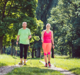 10 DOBRÝCH DÔVODOV, PREČO BY STE MALI ROBIŤ NORDIC WALKING 